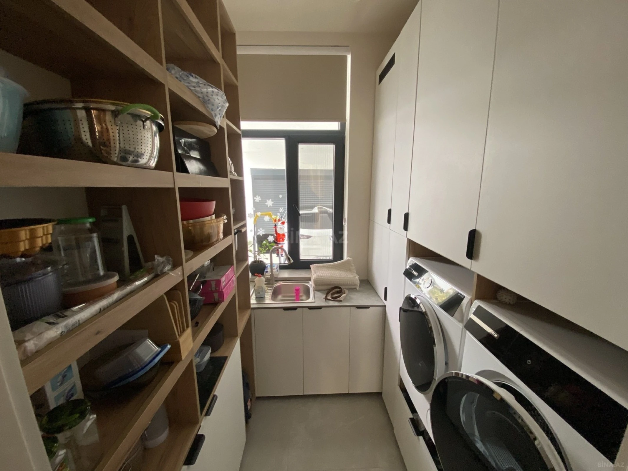 Satılır 5 otaqlı həyət evi 240 m²