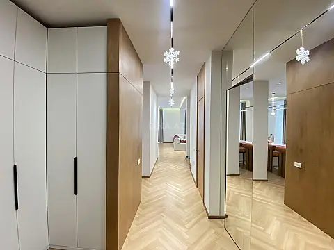 Satılır 5 otaqlı həyət evi 240 m²