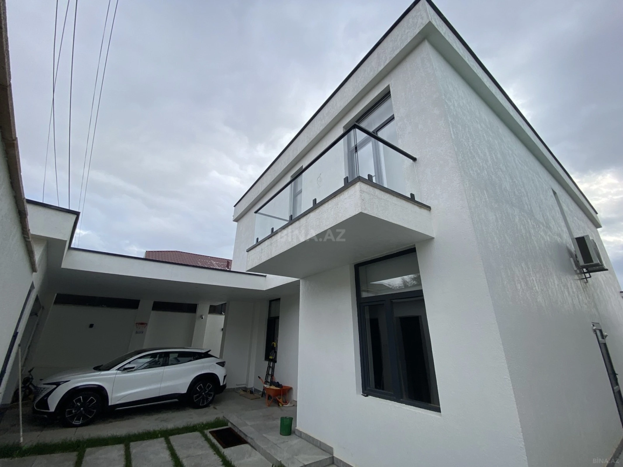 Satılır 5 otaqlı həyət evi 240 m²