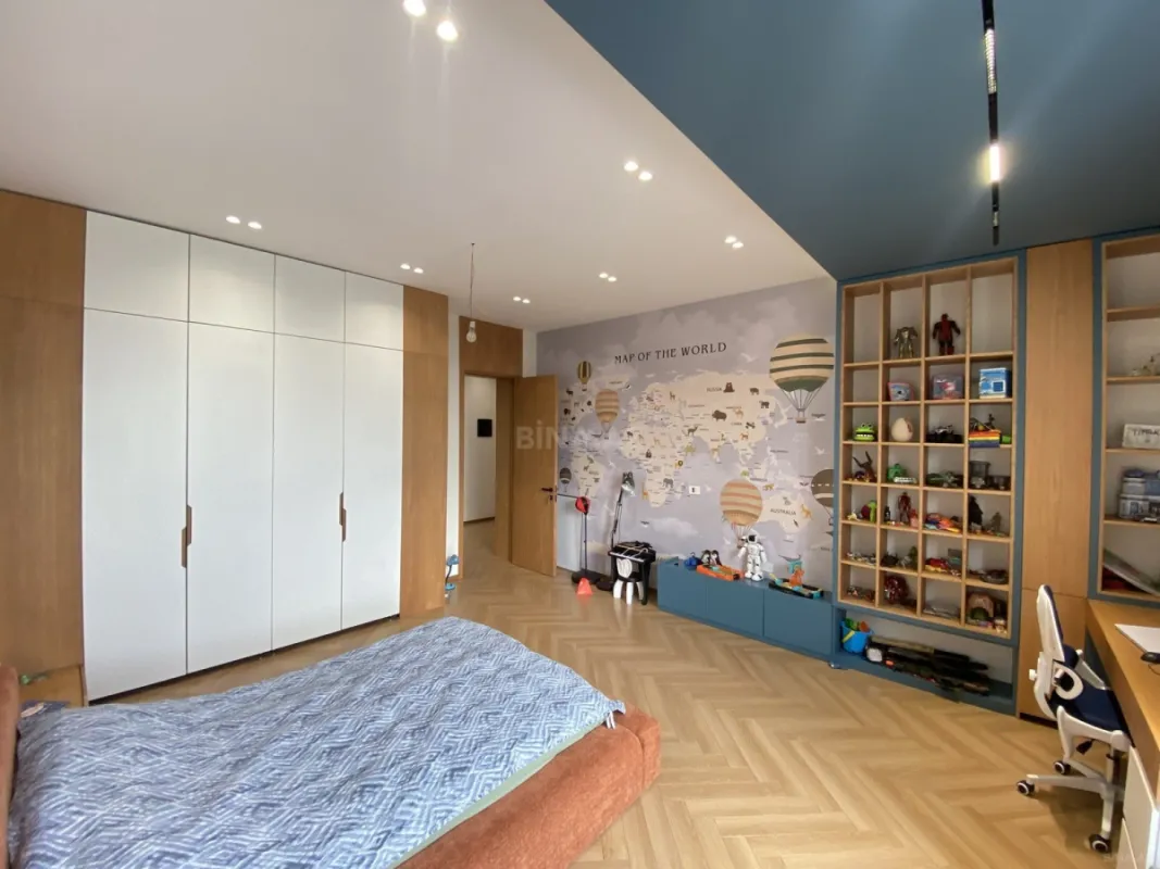 Satılır 5 otaqlı həyət evi 240 m²