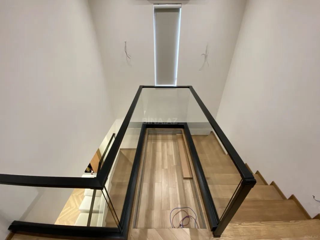 Satılır 5 otaqlı həyət evi 240 m²