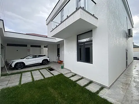 Satılır 5 otaqlı həyət evi 240 m²