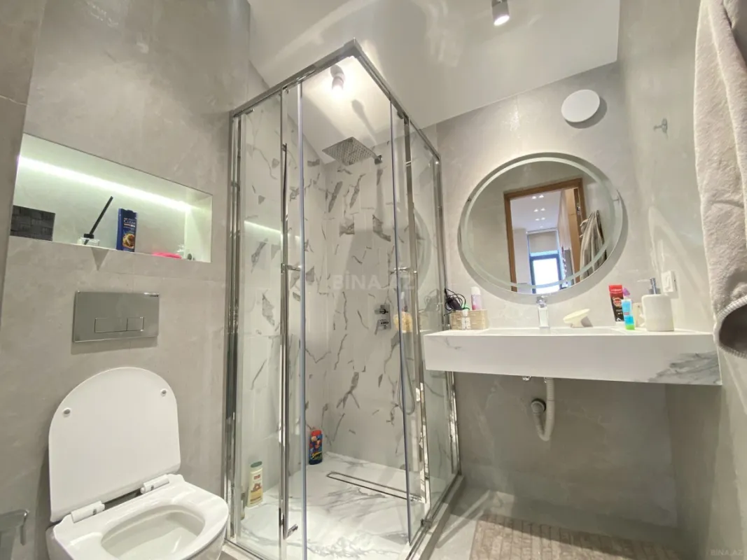 Satılır 5 otaqlı həyət evi 240 m²