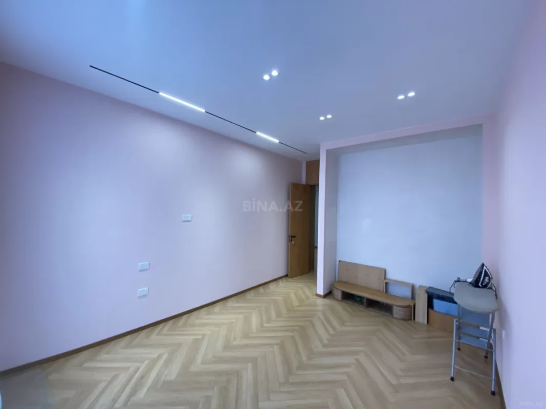 Satılır 5 otaqlı həyət evi 240 m²