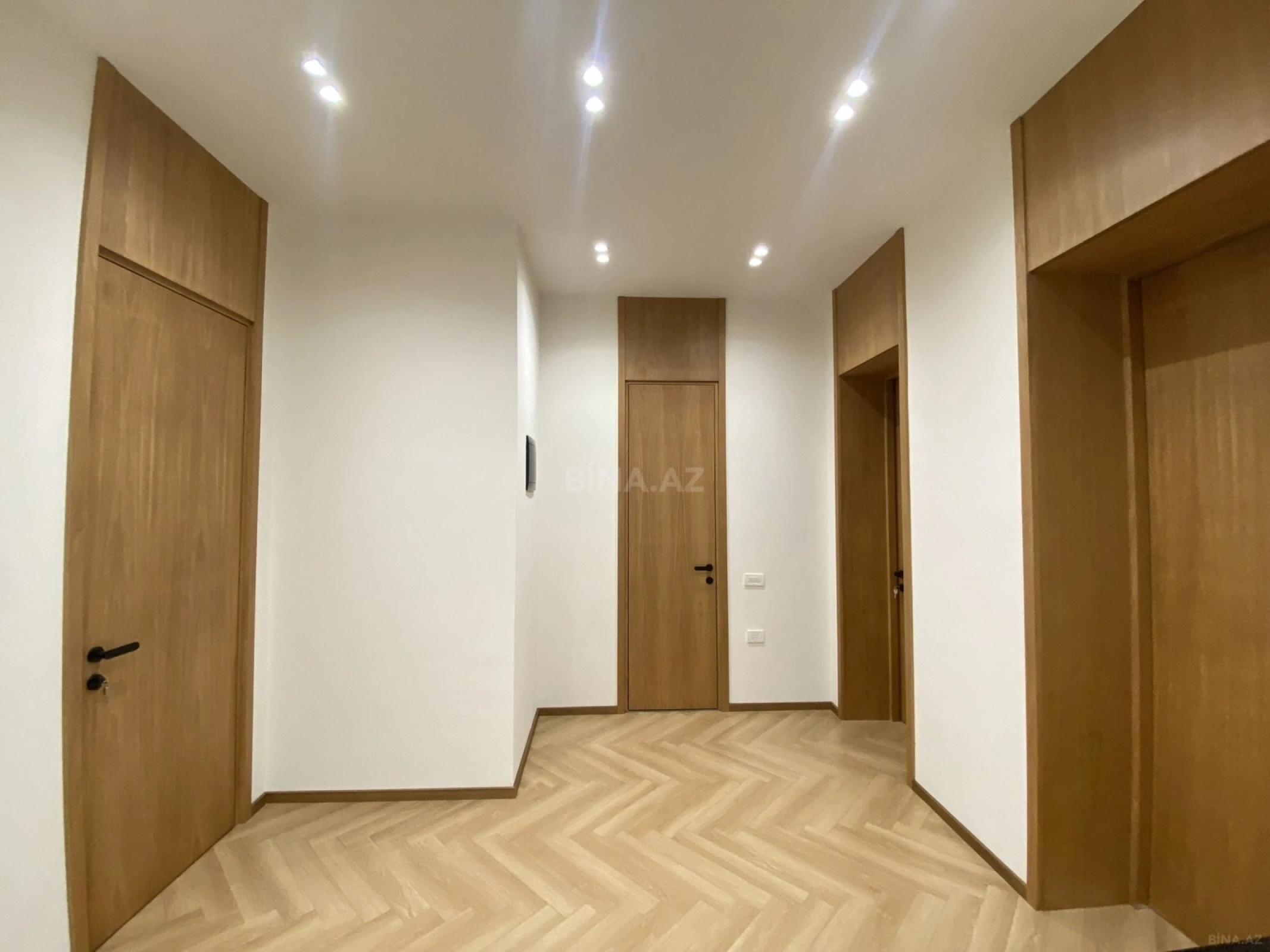 Satılır 5 otaqlı həyət evi 240 m²
