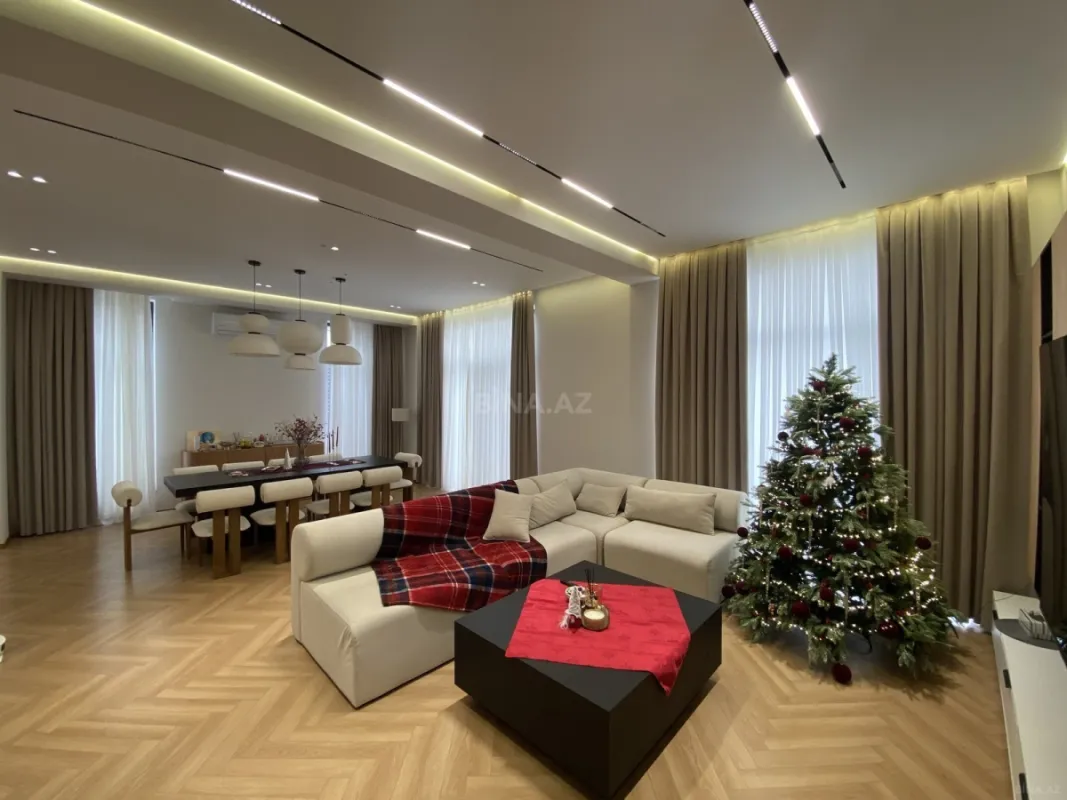 Satılır 5 otaqlı həyət evi 240 m²