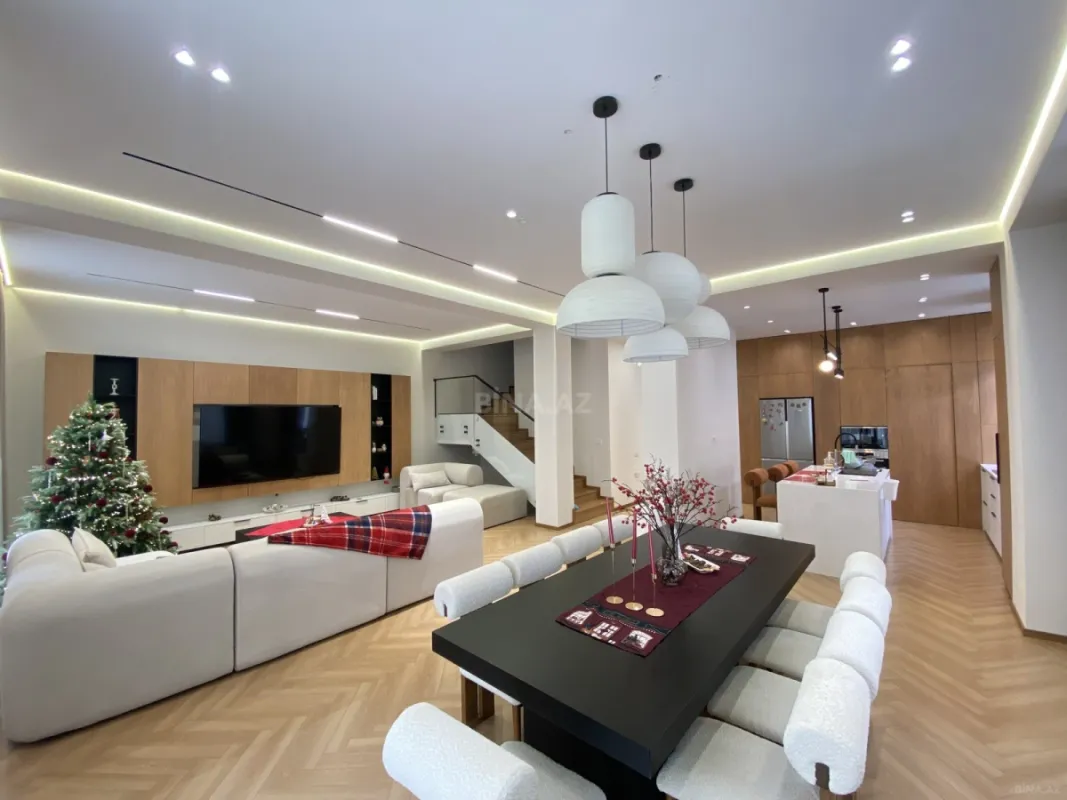 Satılır 5 otaqlı həyət evi 240 m²