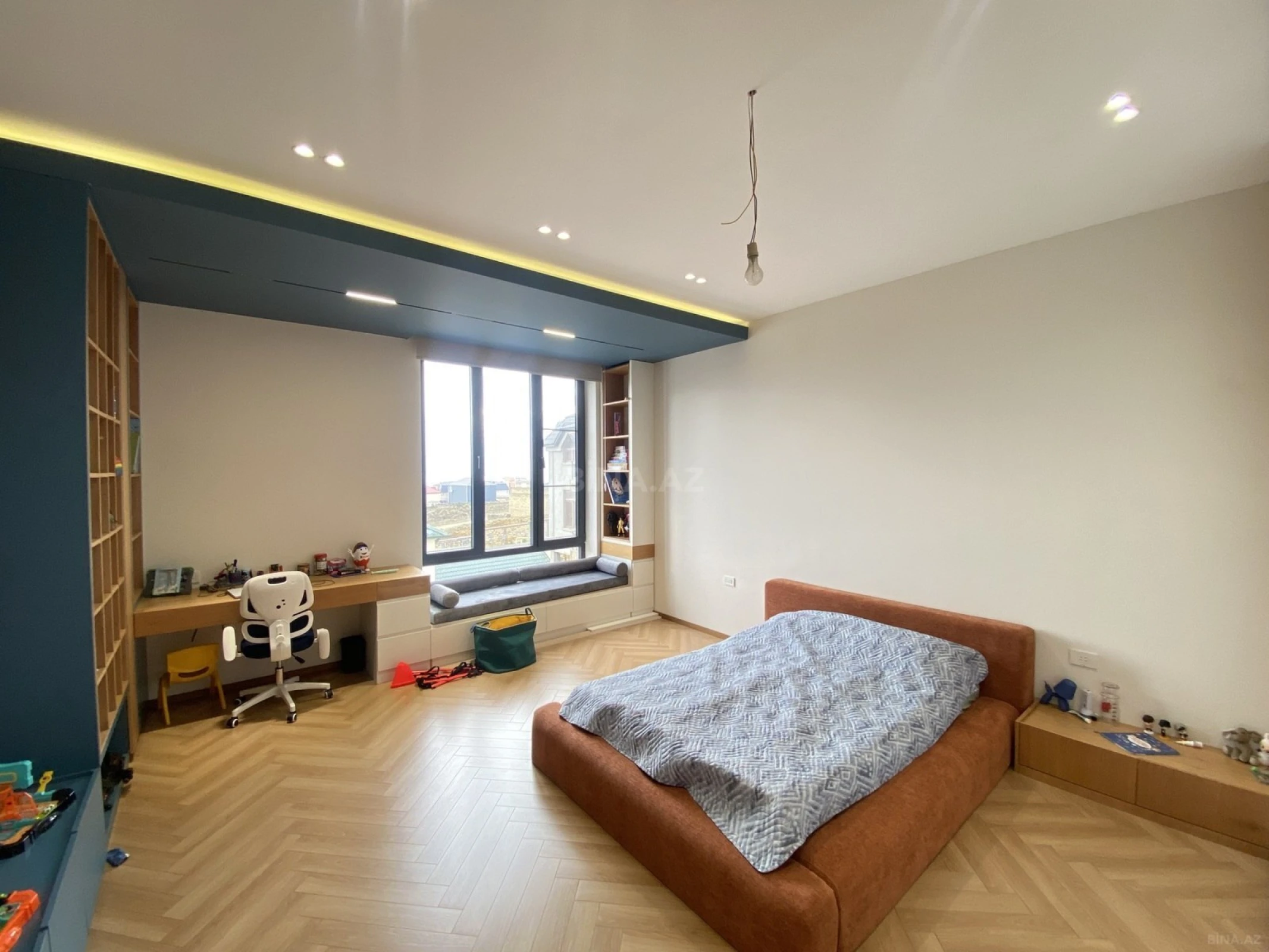 Satılır 5 otaqlı həyət evi 240 m²