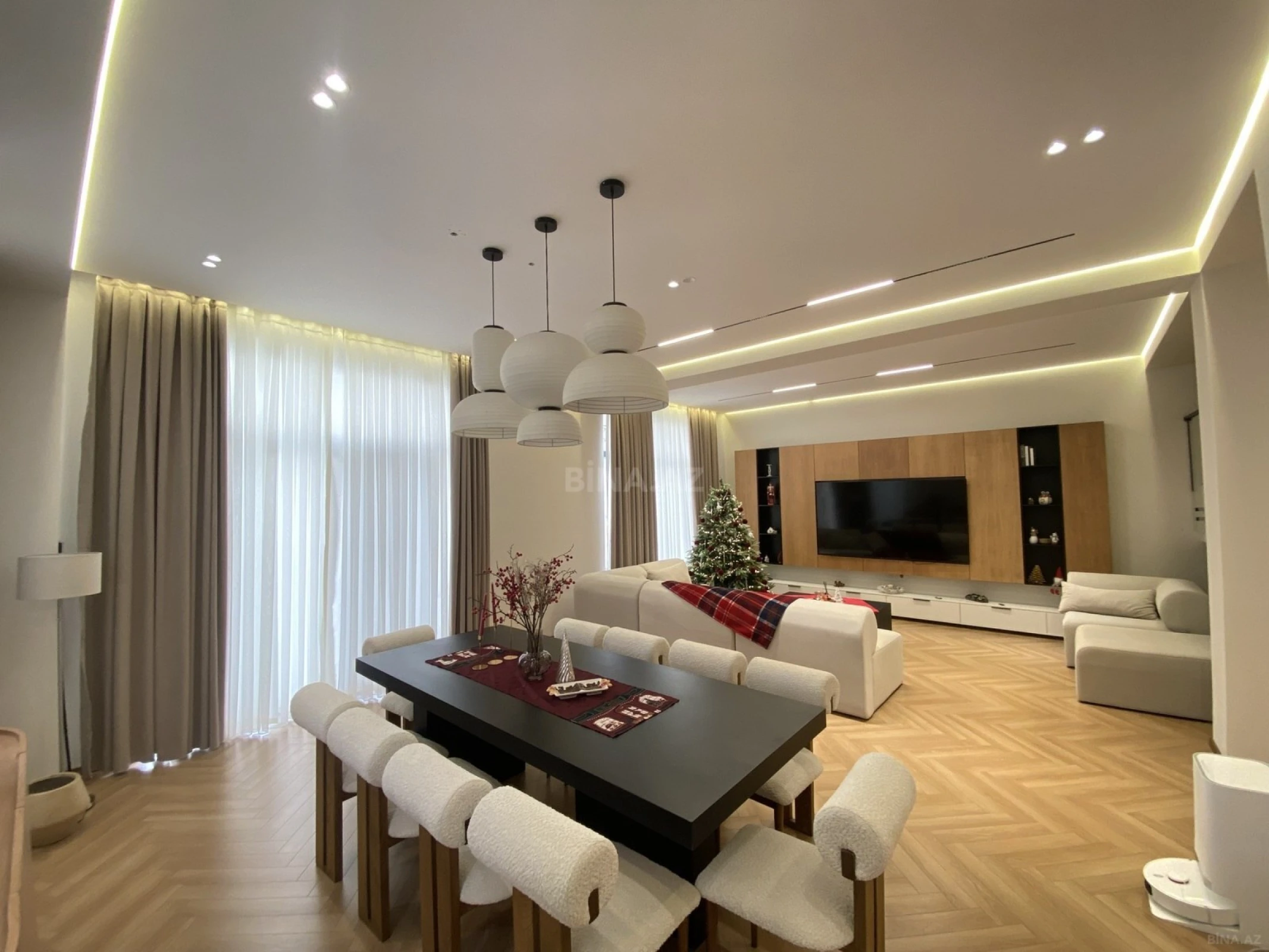 Satılır 5 otaqlı həyət evi 240 m²