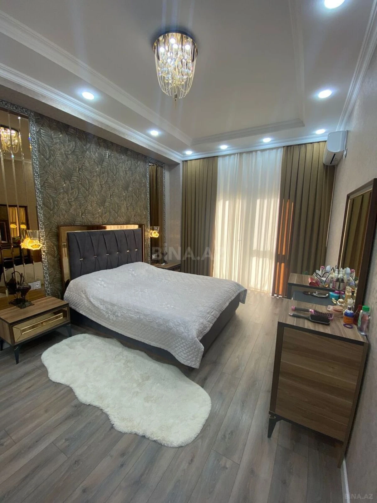 Satılır 3 otaqlı mənzil 130 m²