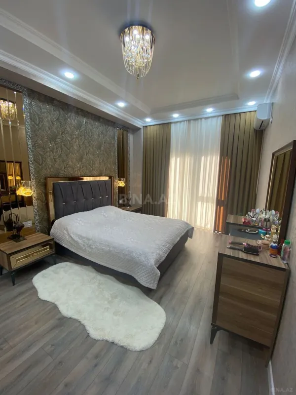 Satılır 3 otaqlı mənzil 130 m²