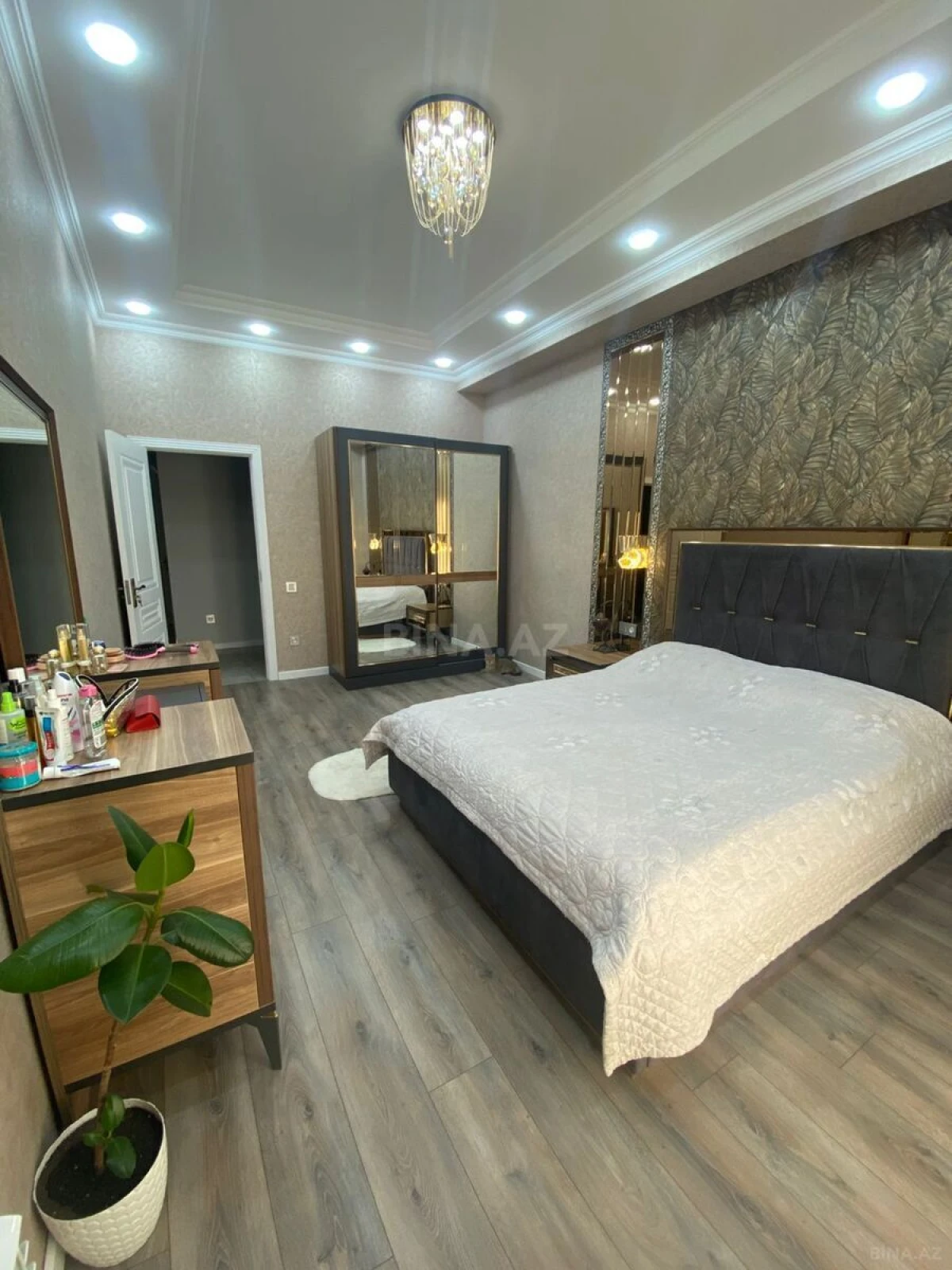 Satılır 3 otaqlı mənzil 130 m²