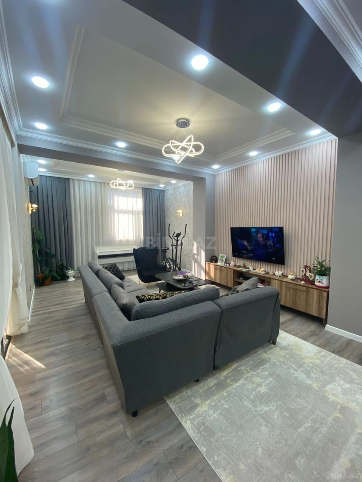 Satılır 3 otaqlı mənzil 130 m²