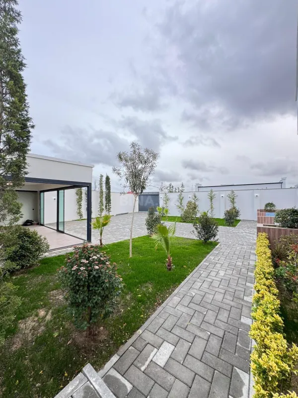 Satılır 5 otaqlı həyət evi 300 m²