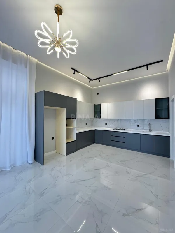 Satılır 5 otaqlı həyət evi 300 m²