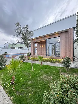 Satılır 5 otaqlı həyət evi 300 m²