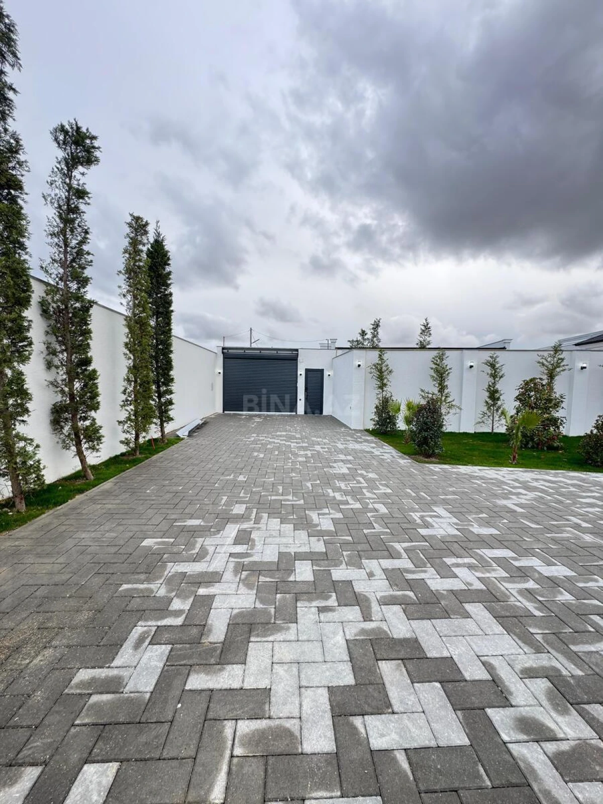 Satılır 5 otaqlı həyət evi 300 m²