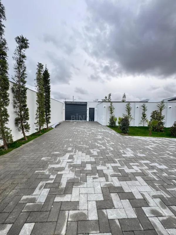 Satılır 5 otaqlı həyət evi 300 m²