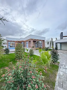 Satılır 5 otaqlı həyət evi 300 m²