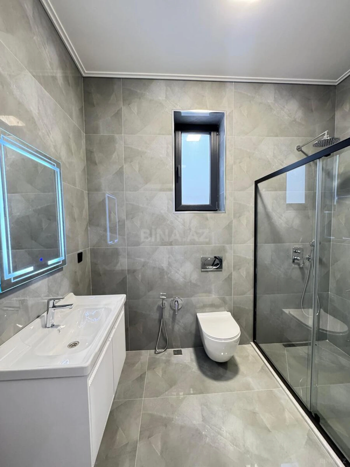 Satılır 5 otaqlı həyət evi 300 m²