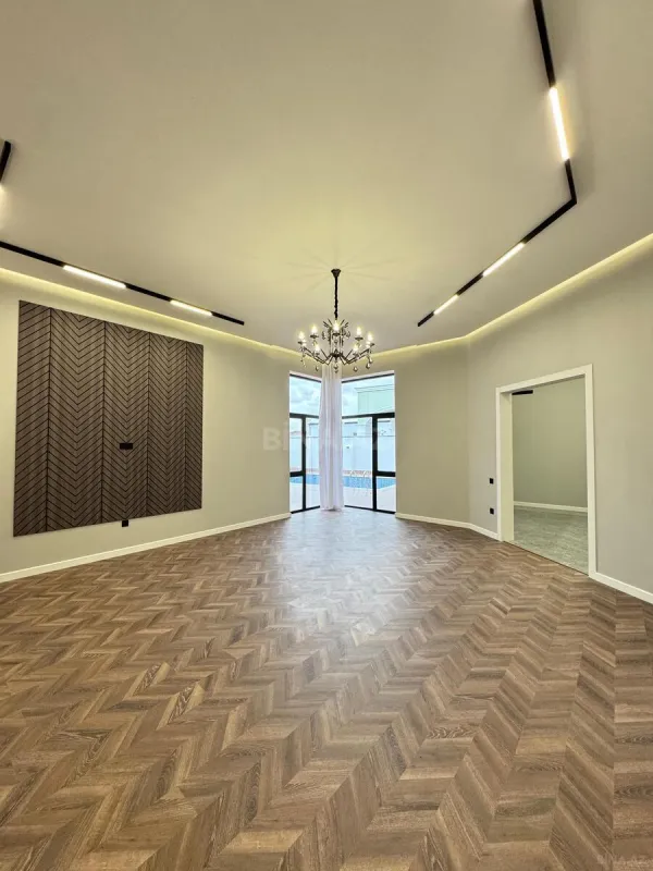 Satılır 5 otaqlı həyət evi 300 m²