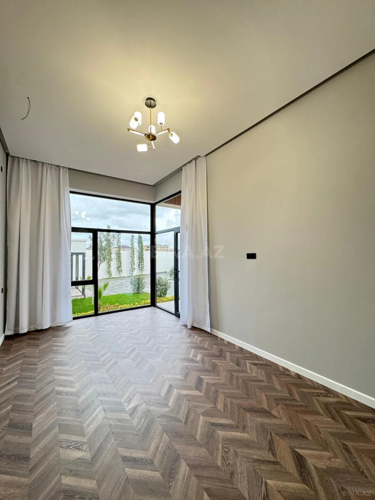 Satılır 5 otaqlı həyət evi 300 m²