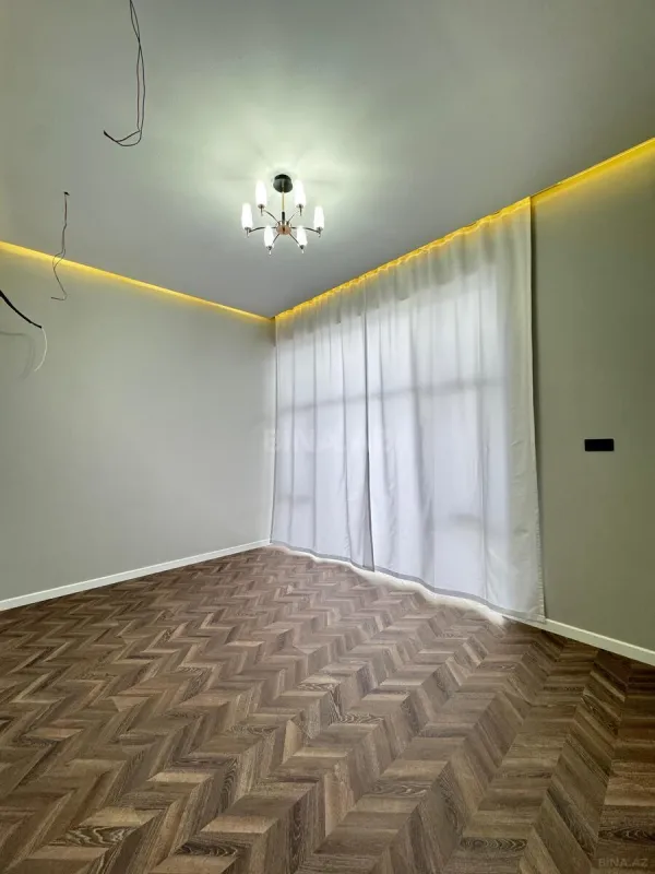 Satılır 5 otaqlı həyət evi 300 m²