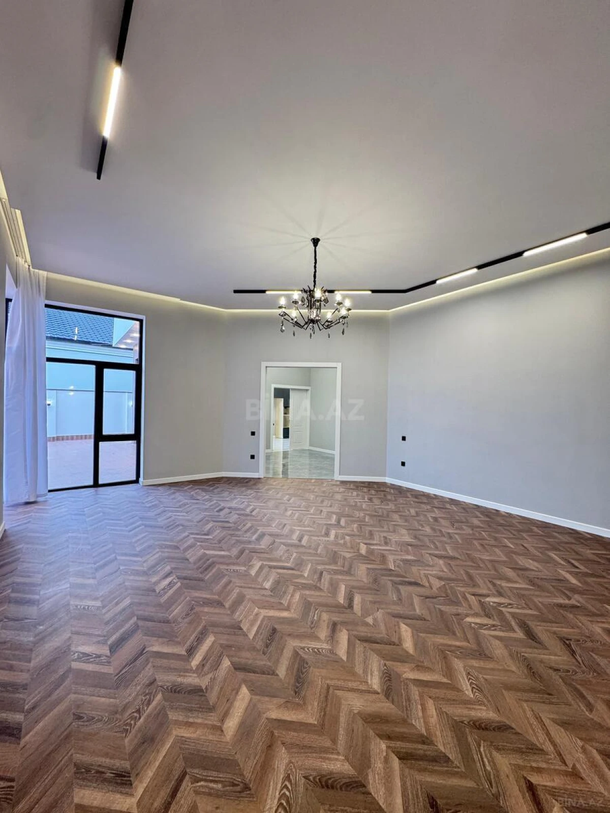 Satılır 5 otaqlı həyət evi 300 m²