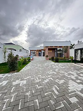 Satılır 5 otaqlı həyət evi 300 m²