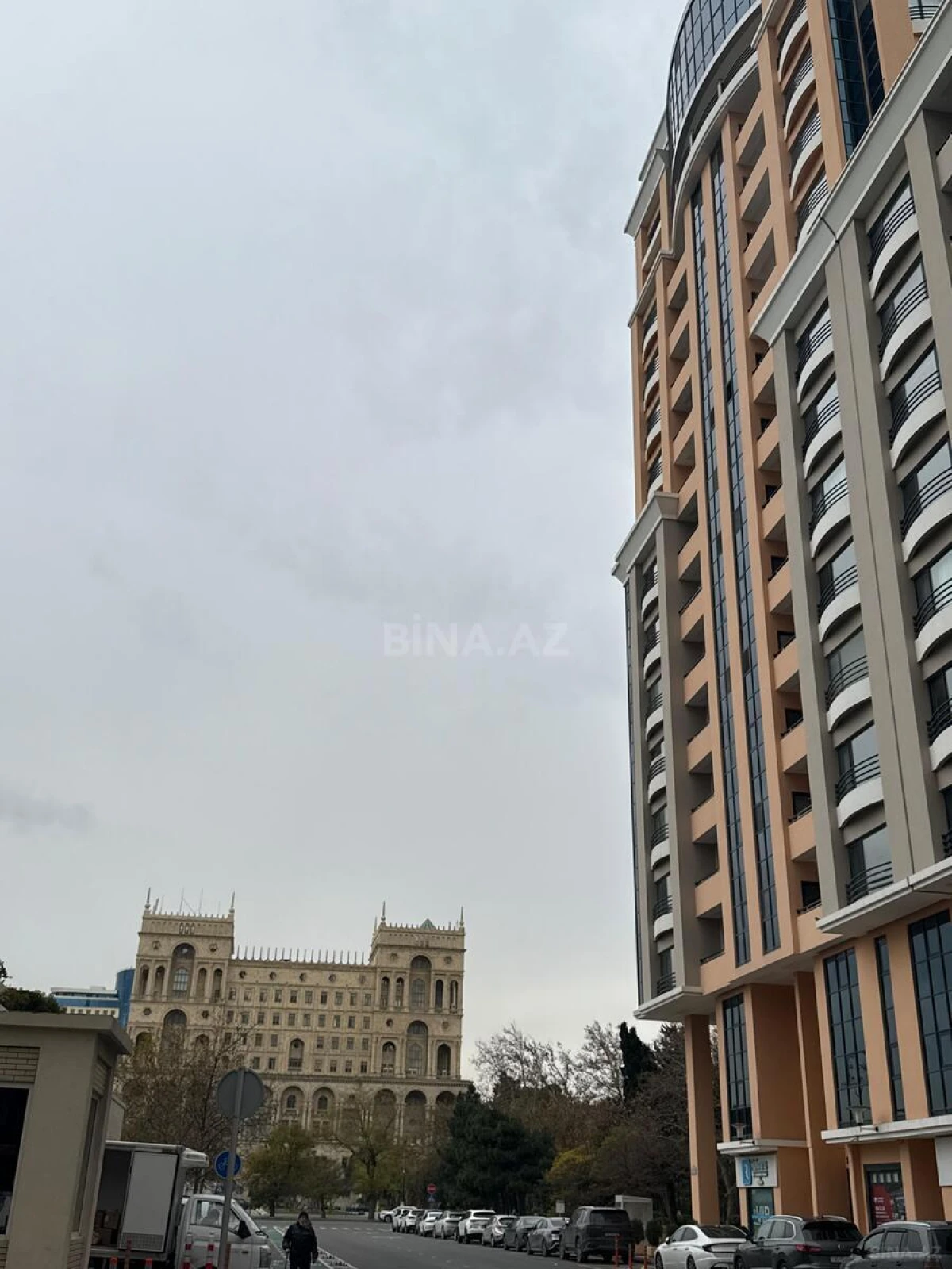 Satılır 3 otaqlı mənzil 193 m²