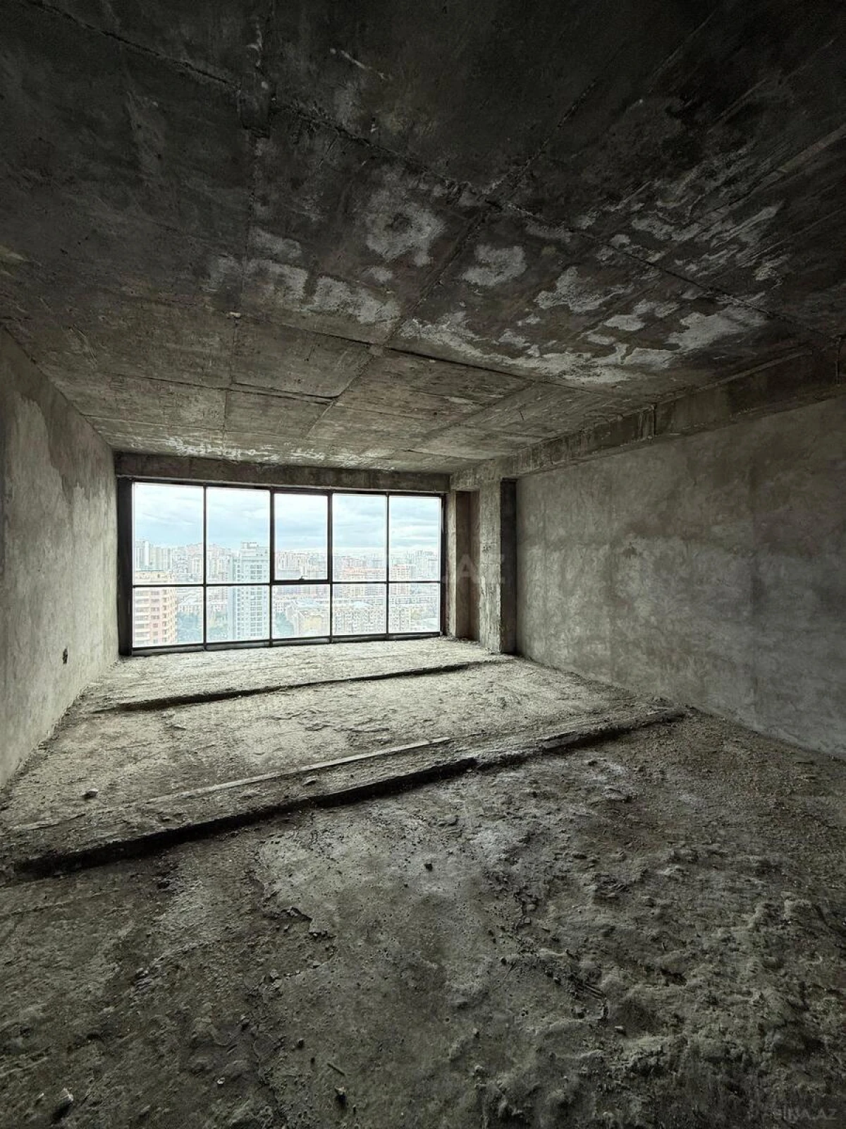 Satılır 3 otaqlı mənzil 193 m²