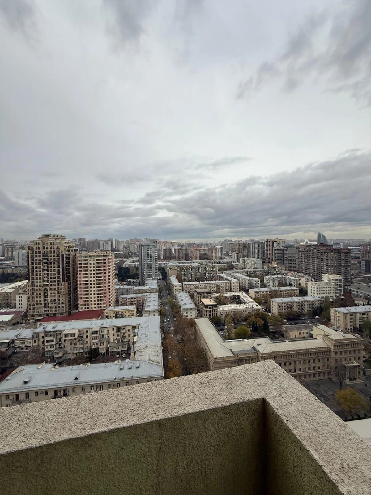 Satılır 3 otaqlı mənzil 193 m²