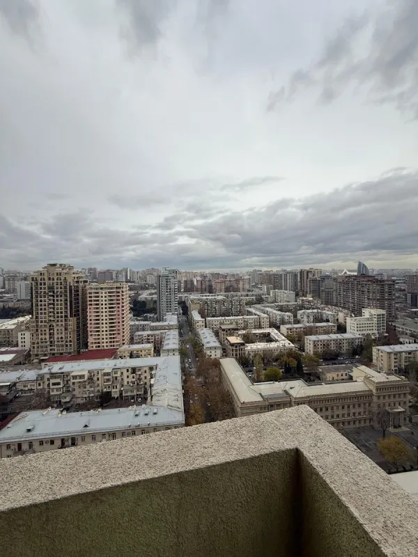 Satılır 3 otaqlı mənzil 193 m²