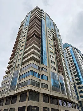 Satılır 3 otaqlı mənzil 193 m²