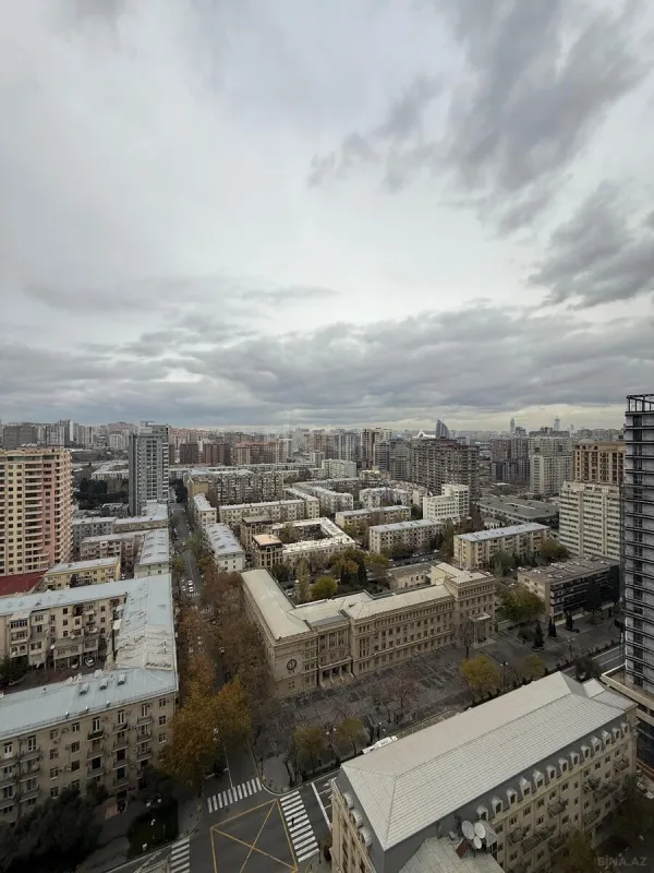 Satılır 3 otaqlı mənzil 193 m²