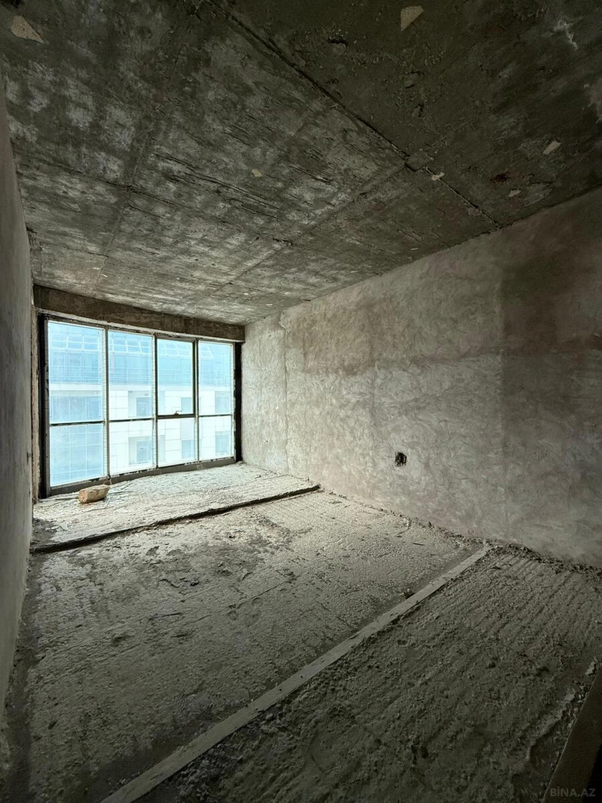 Satılır 3 otaqlı mənzil 193 m²