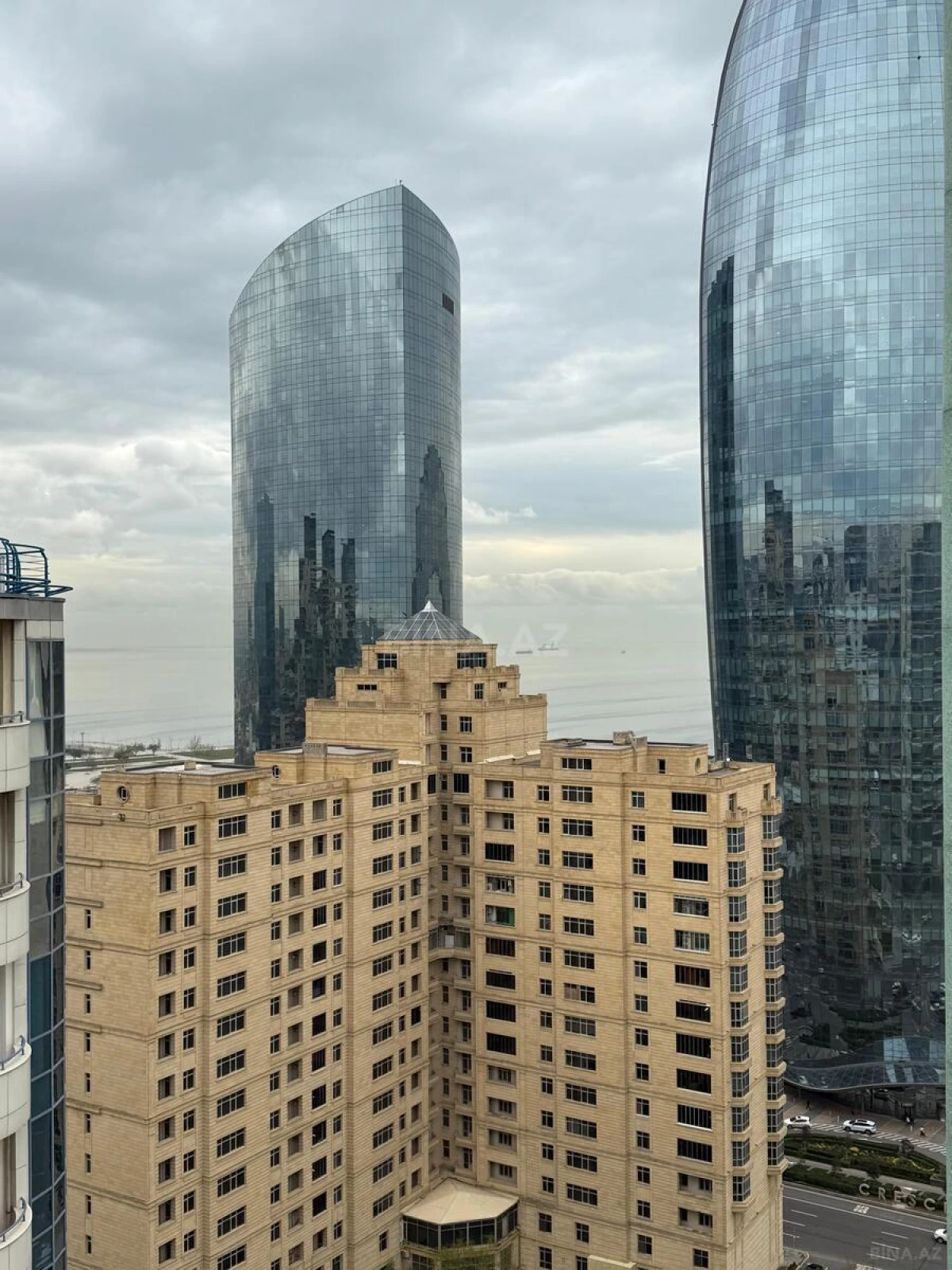 Satılır 3 otaqlı mənzil 193 m²