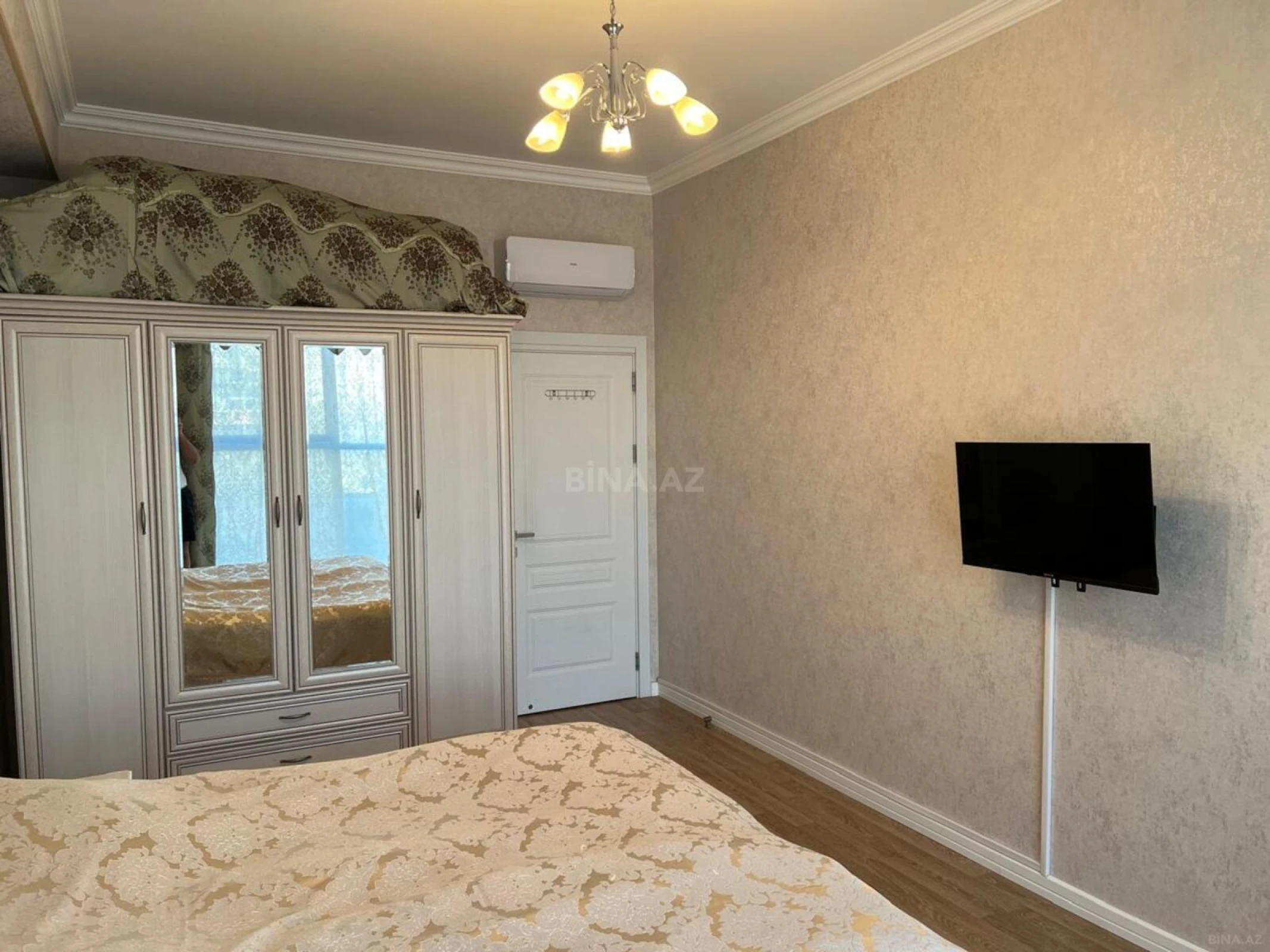 Satılır 3 otaqlı mənzil 110 m²