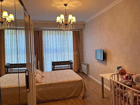 Satılır 3 otaqlı mənzil 110 m²