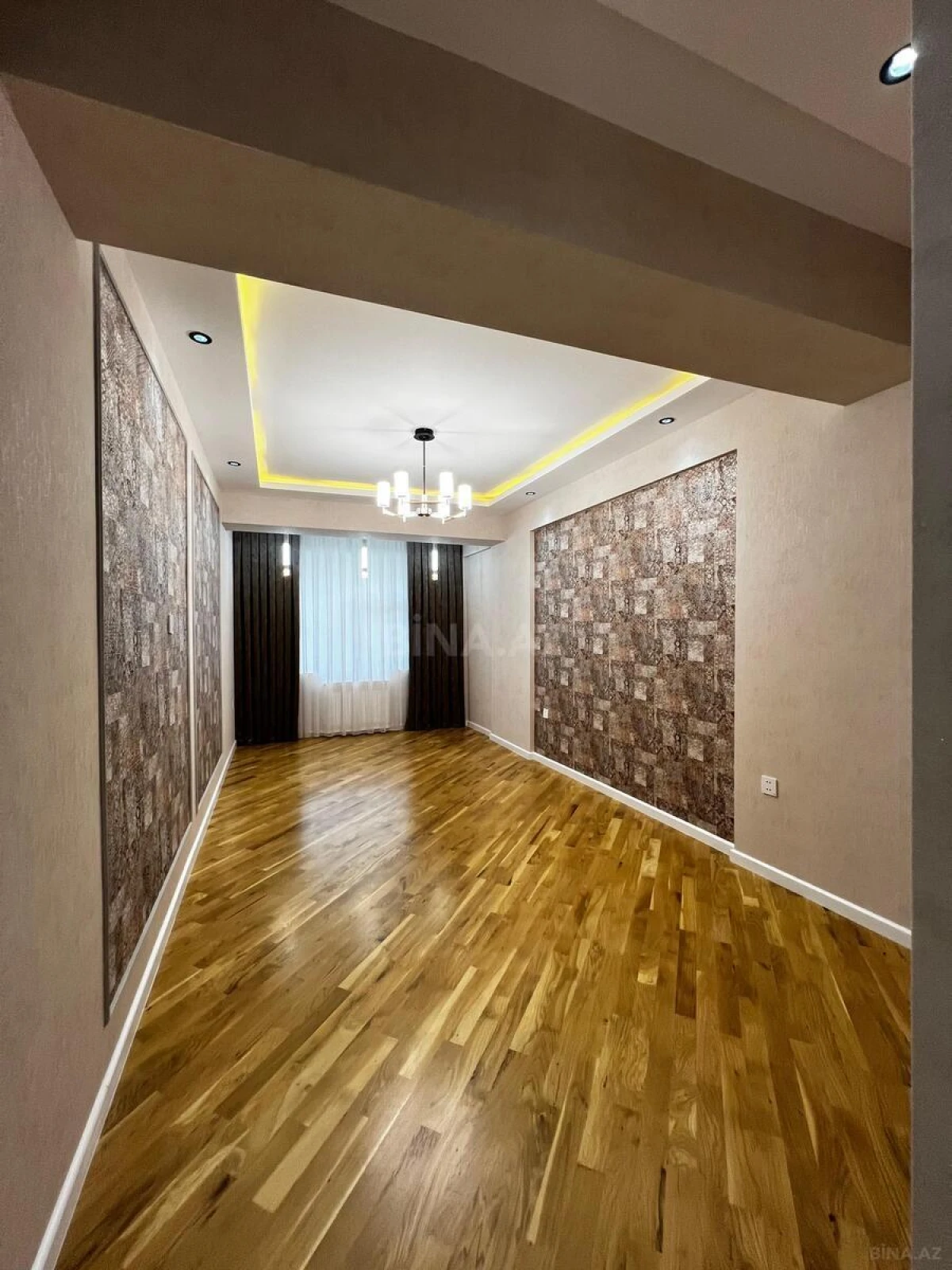 Satılır 4 otaqlı mənzil 160 m²