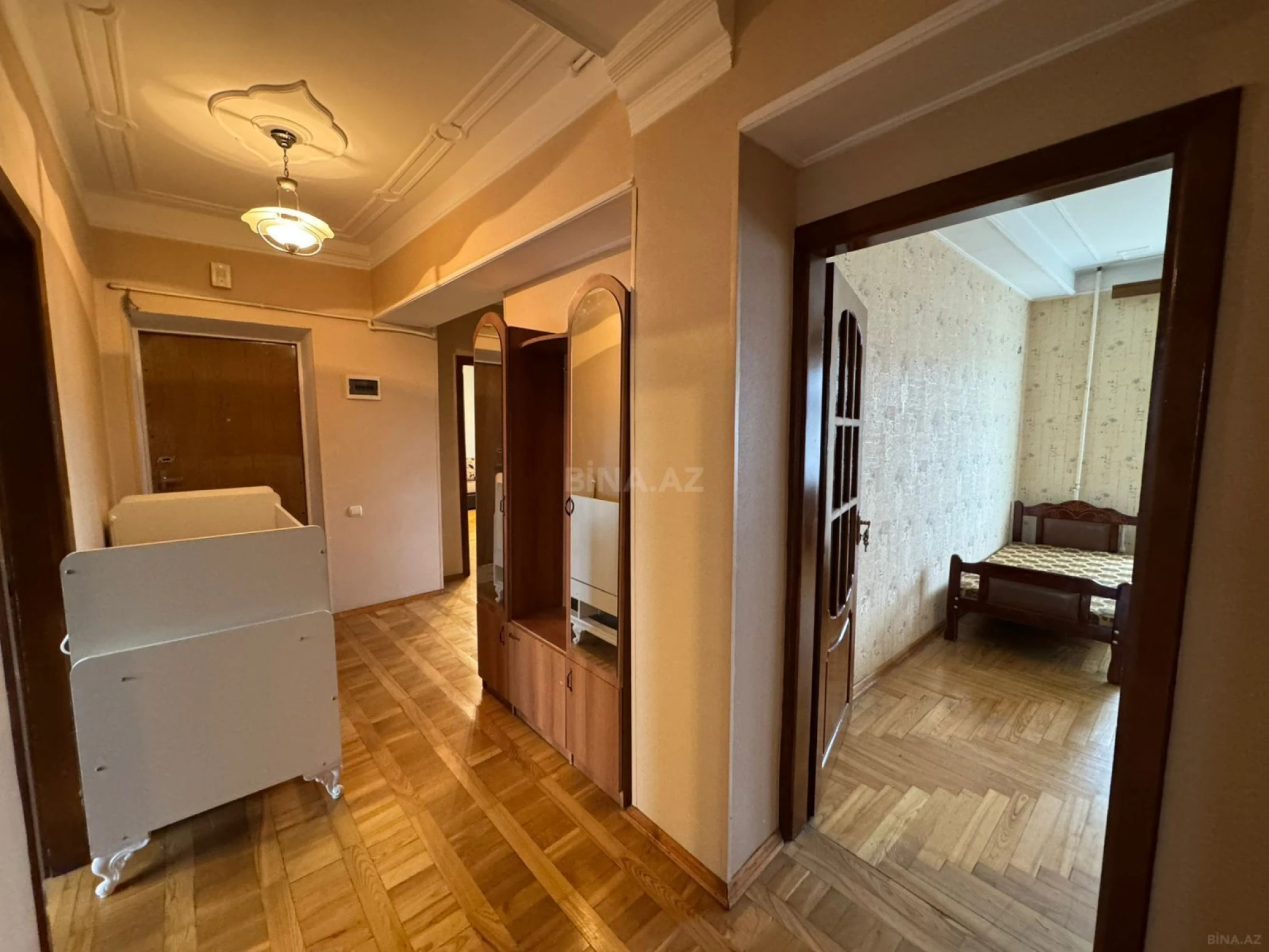 Satılır 4 otaqlı mənzil 120 m²