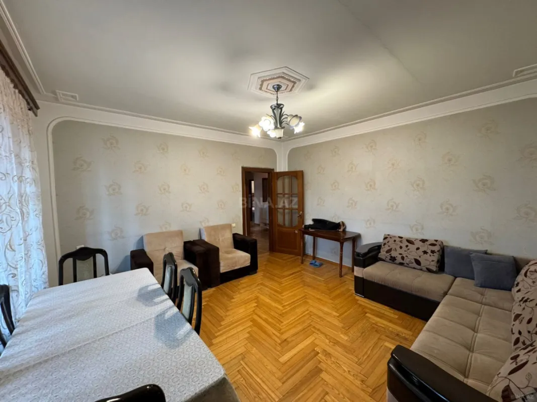 Satılır 4 otaqlı mənzil 120 m²