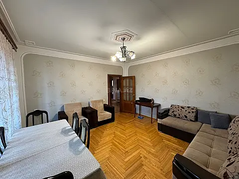 Satılır 4 otaqlı mənzil 120 m²