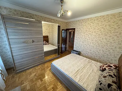 Satılır 4 otaqlı mənzil 120 m²