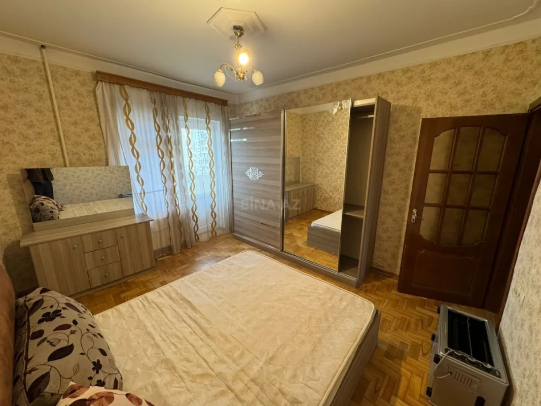 Satılır 4 otaqlı mənzil 120 m²