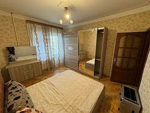 Satılır 4 otaqlı mənzil 120 m²