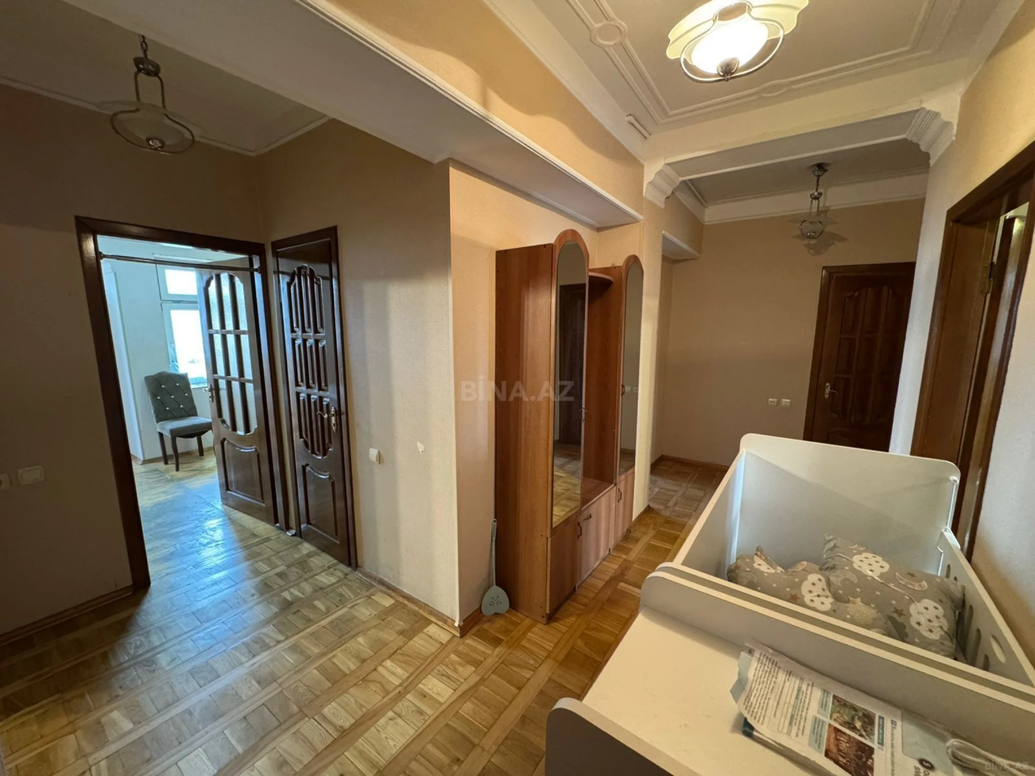 Satılır 4 otaqlı mənzil 120 m²