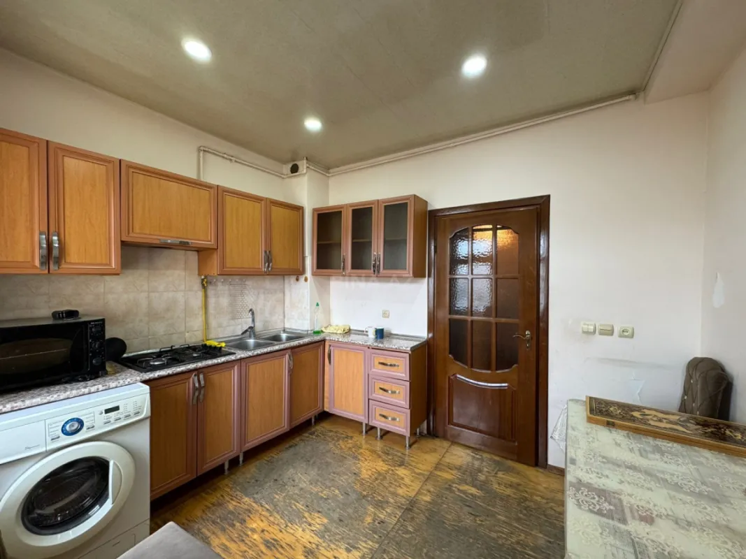 Satılır 4 otaqlı mənzil 120 m²