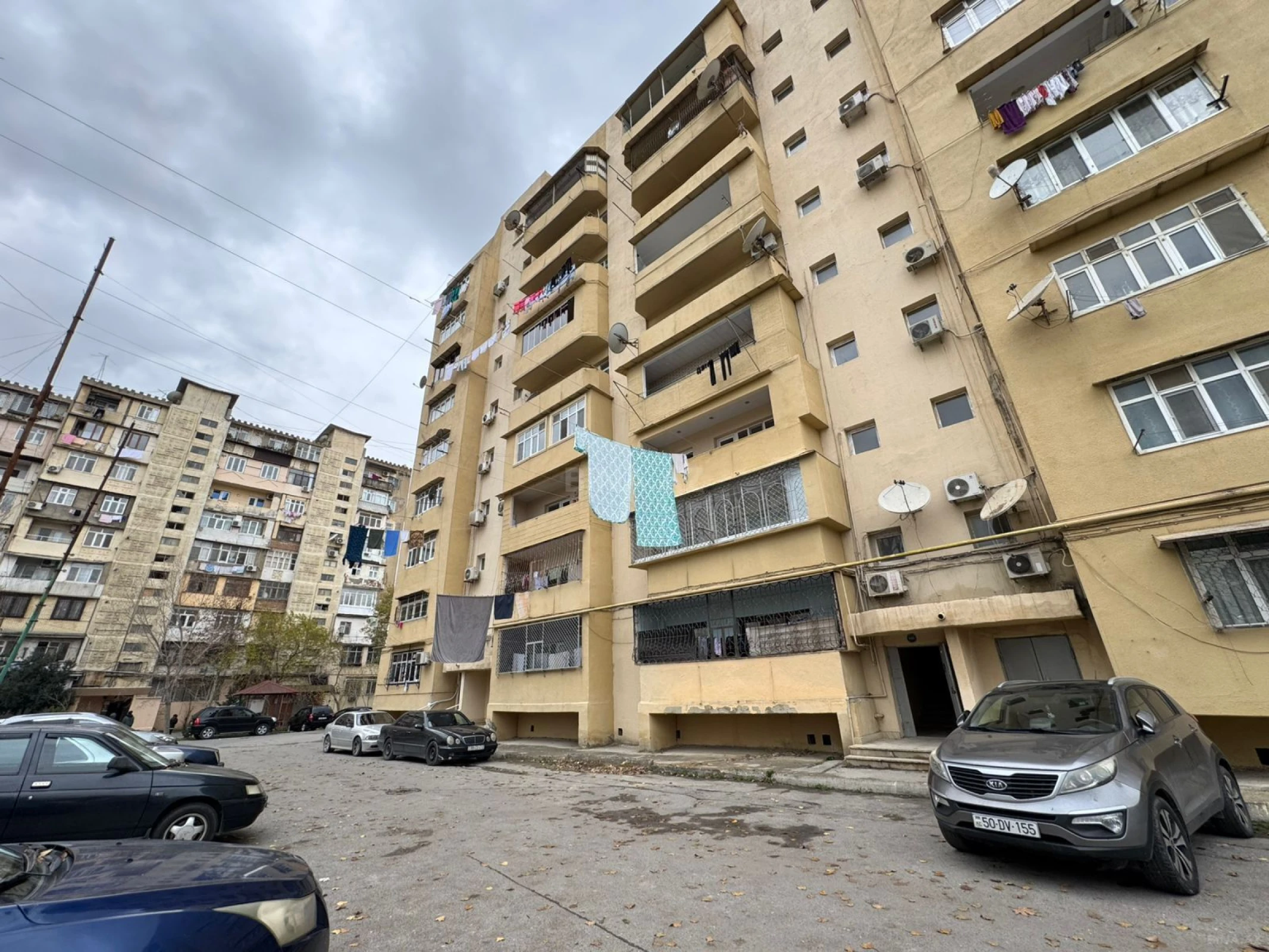 Satılır 4 otaqlı mənzil 120 m²