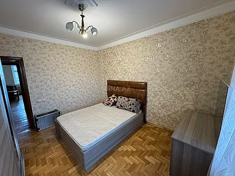 Satılır 4 otaqlı mənzil 120 m²